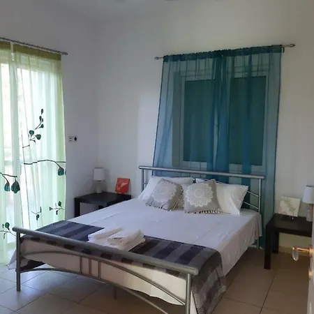 Charis Apartment *
